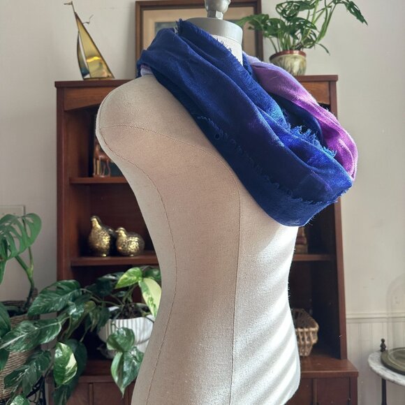 Blue & Purple Gradient Infinity Scarf Cowl Neck 100% Acrylic Lightweight & Soft - Picture 4 of 4